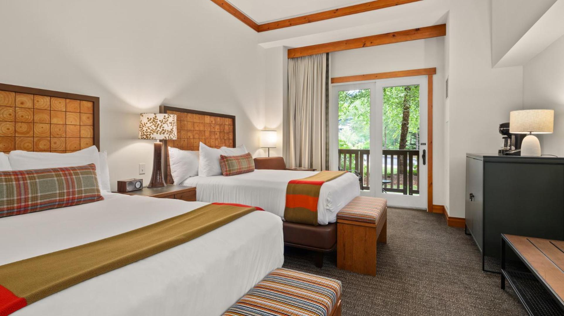 1122 Guest Room The Pines Lodge At Spruce Peak Ski In Ski Out Стоу Екстериор снимка